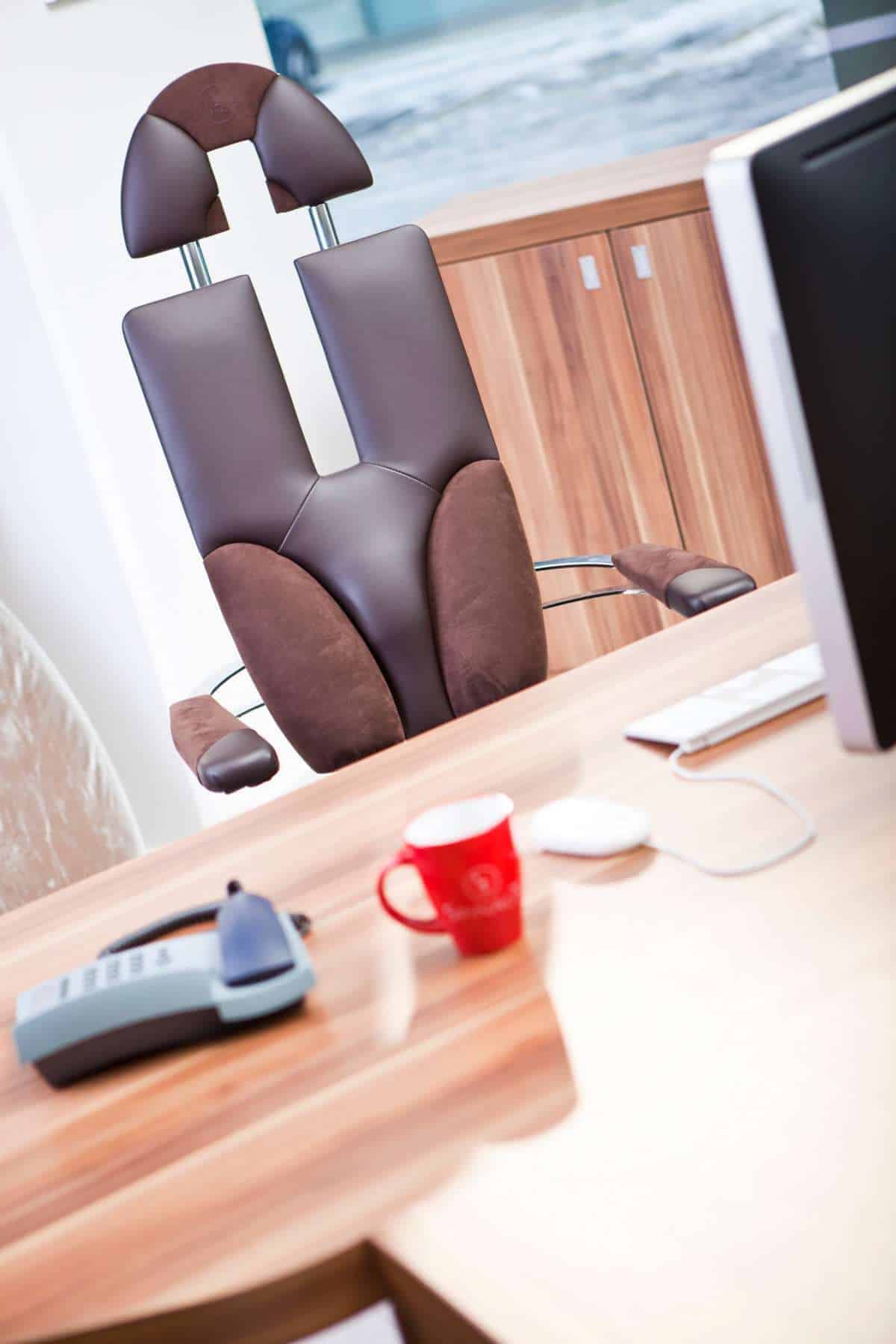 Pilot office chair in brown with chrome frame