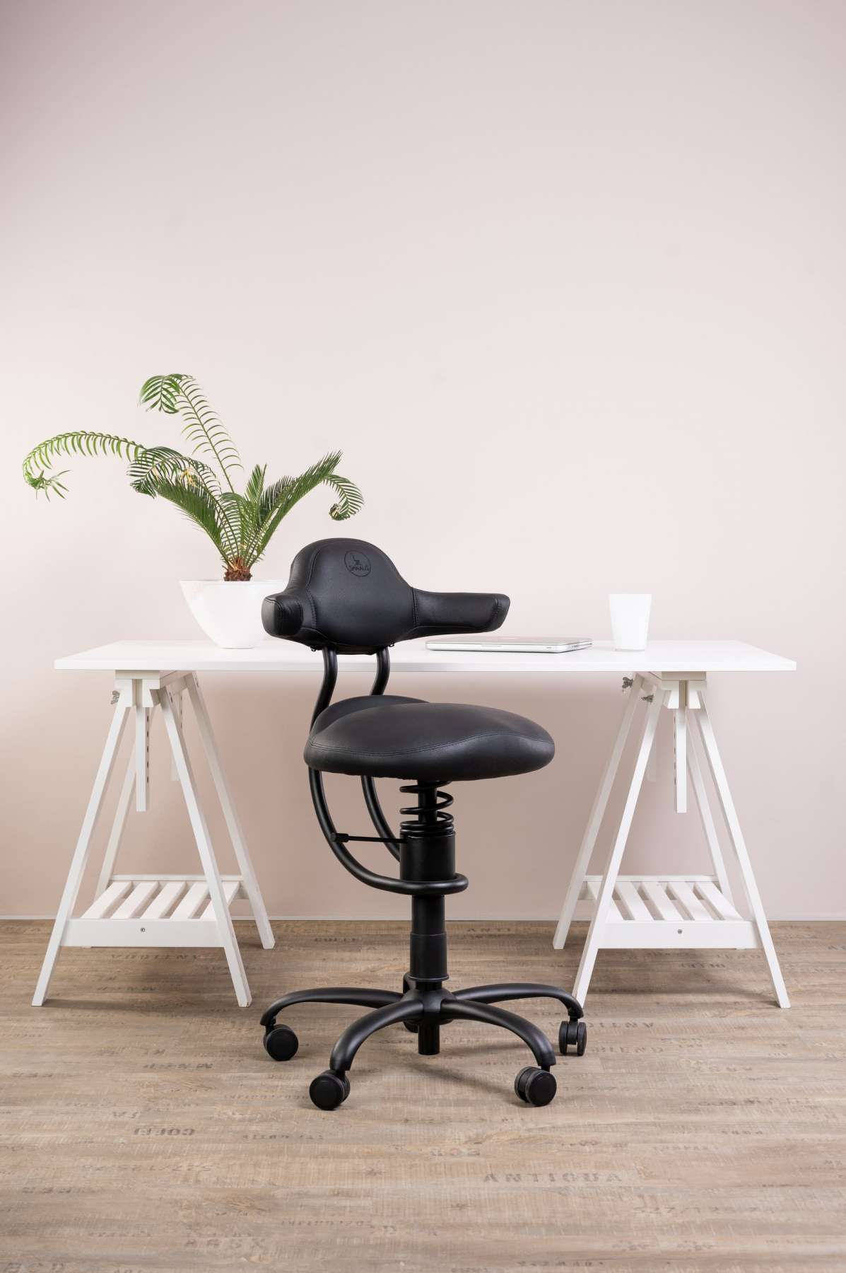 Pisarniški stol Explorer v črni barvi