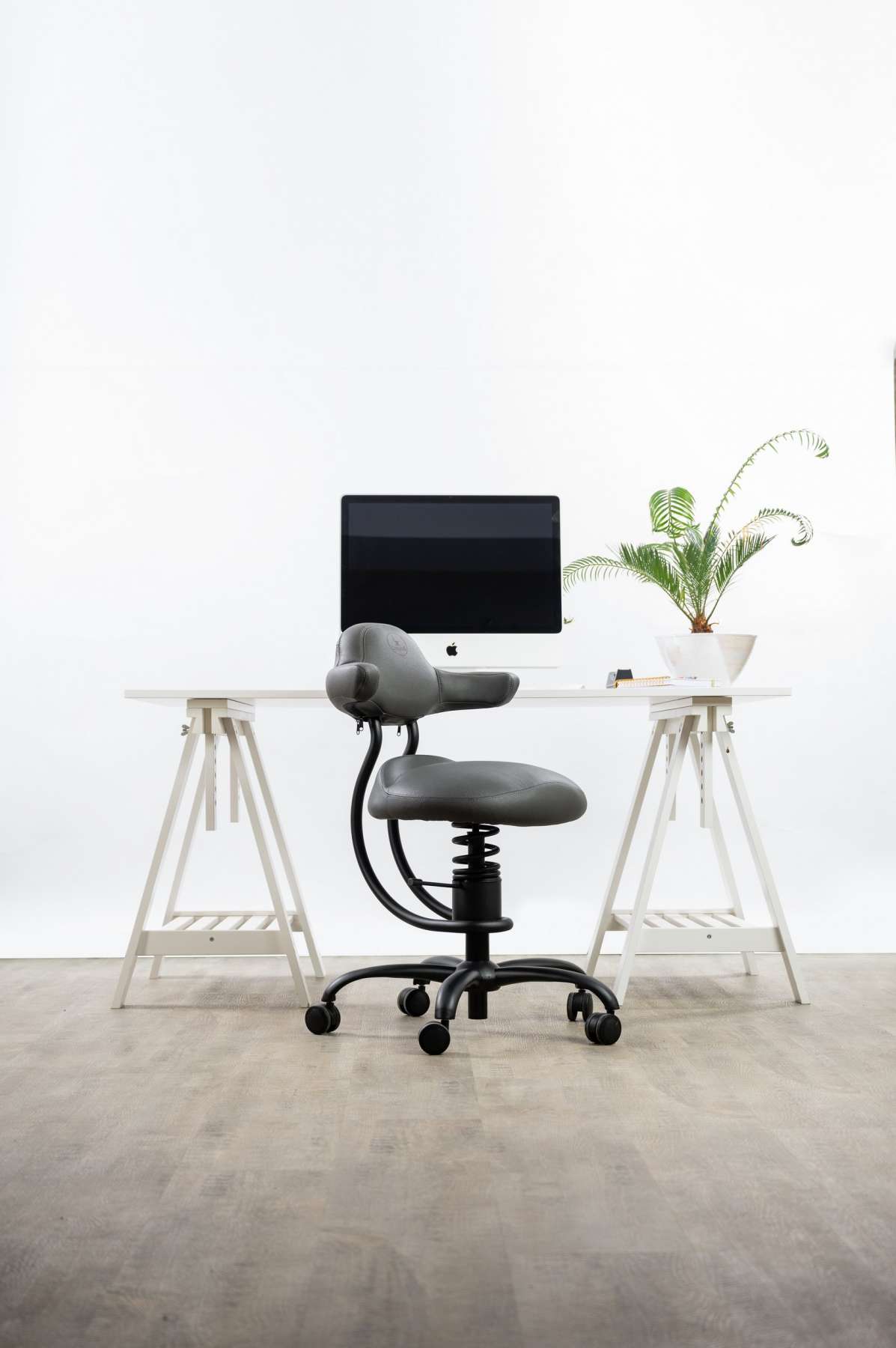 Pisarniški stol Explorer v črni barvi