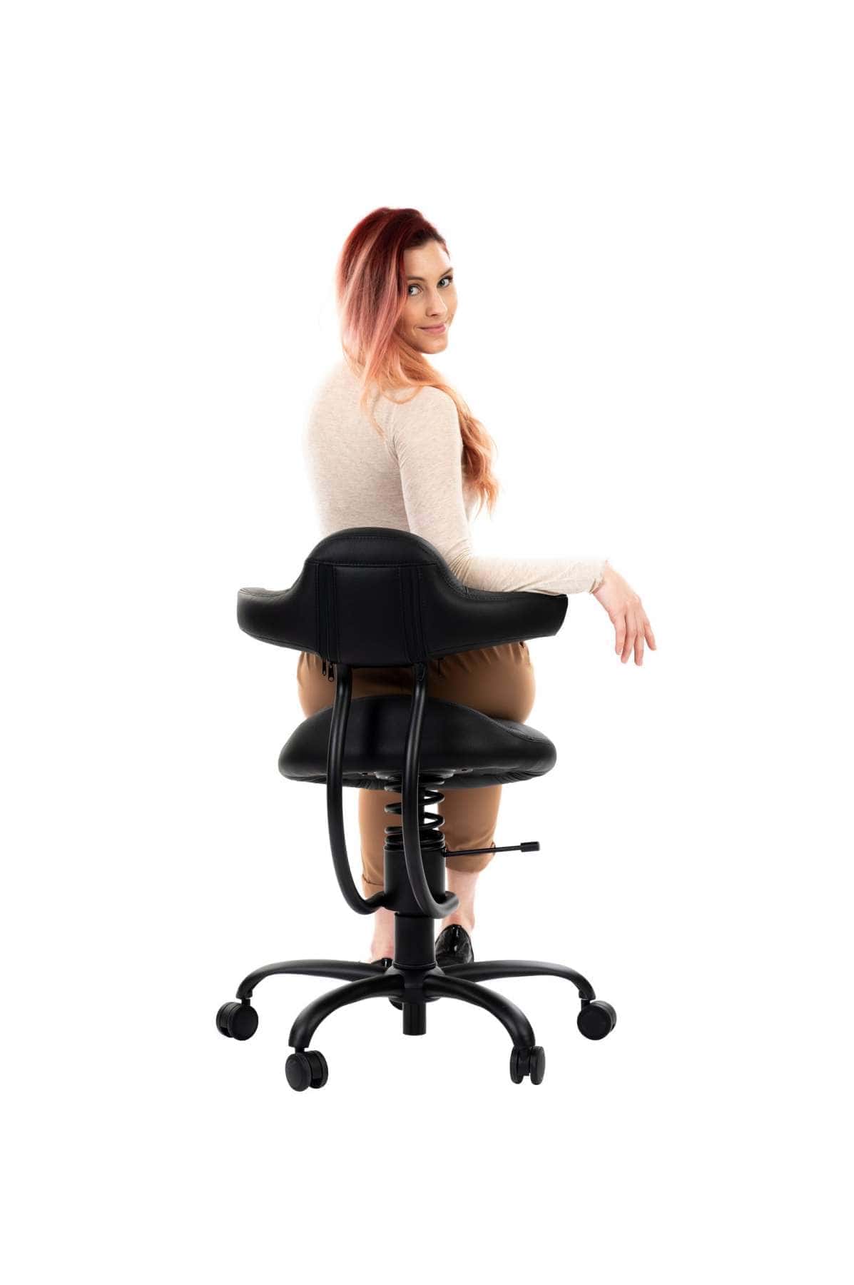 Punca sedi na pisarniškem stolu Explorer posnetek od zadaj